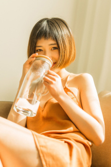 刘耀文让宋亚轩夹东西